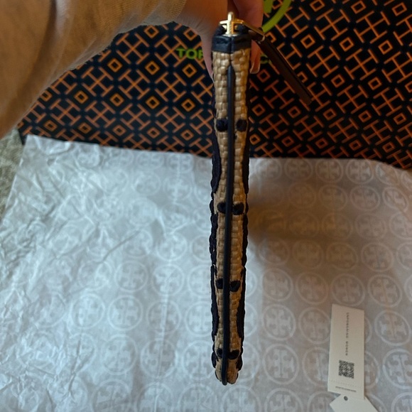 Tory Burch T Monogram Embroidered Straw Pouch Royal Navy - Picture 3 of 11